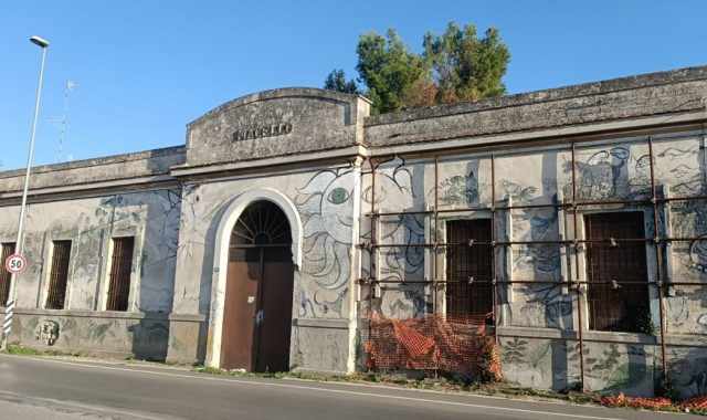 Abbandonati o trasformati in canili, abitazioni e centri culturali: la nuova vita degli ex mattatoi